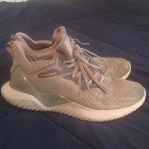 Adidas Alphabounce tennis shoes